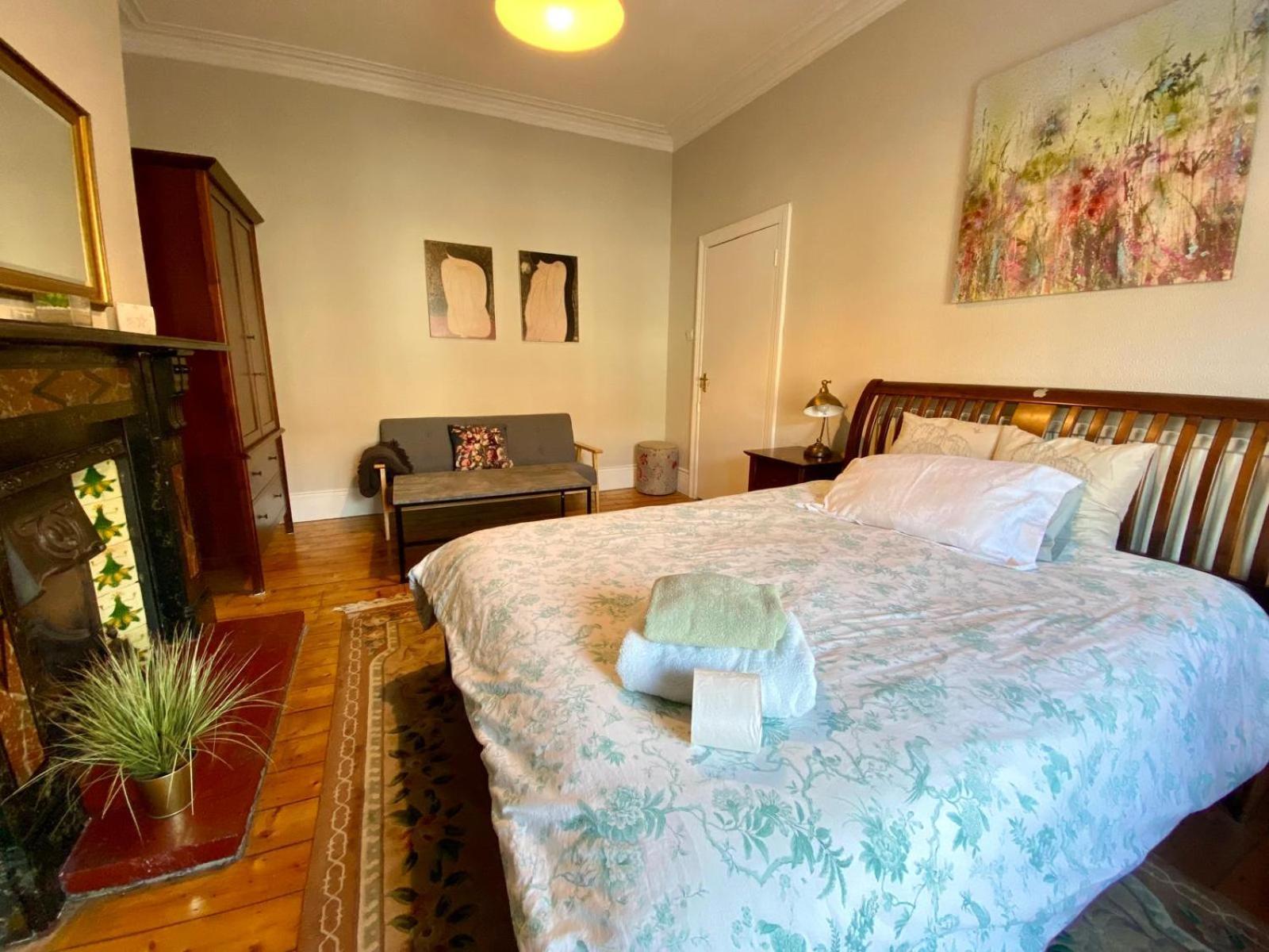 Spacious Room, Close To Centre Guest house *