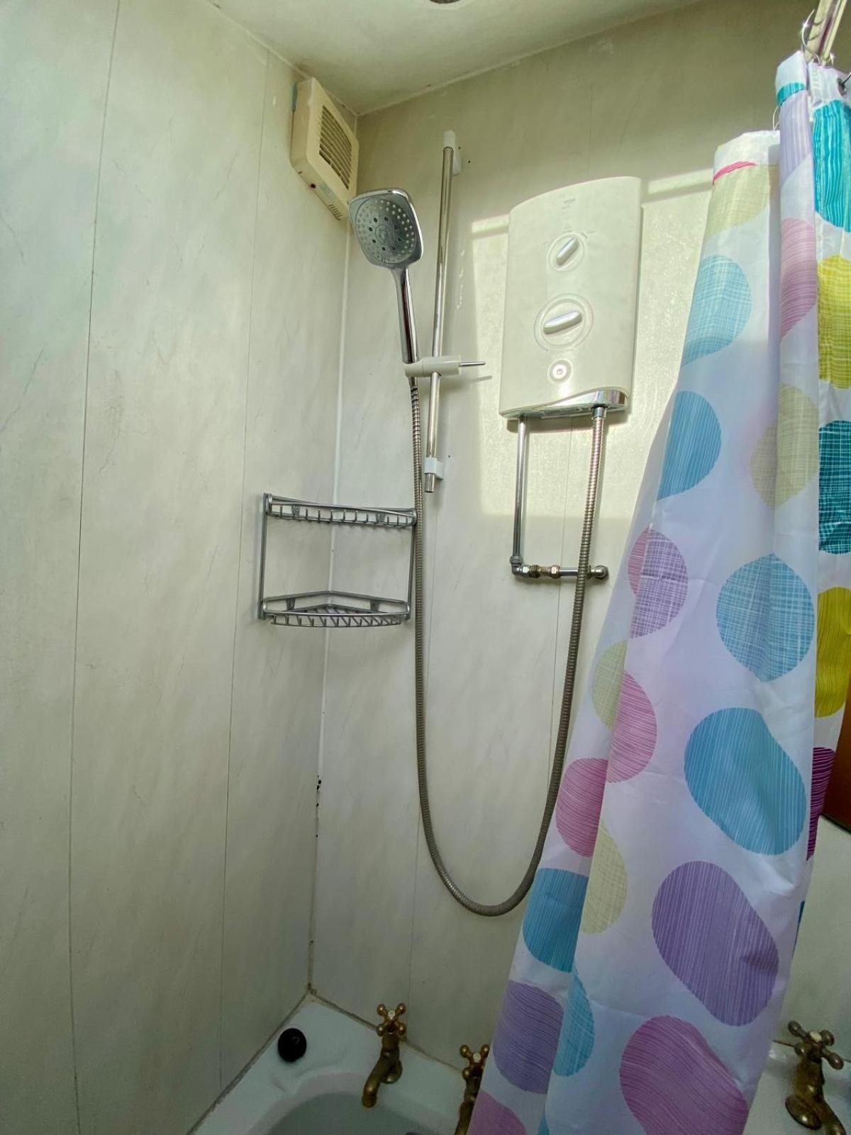 Guest house Spacious Room, Close To Centre *